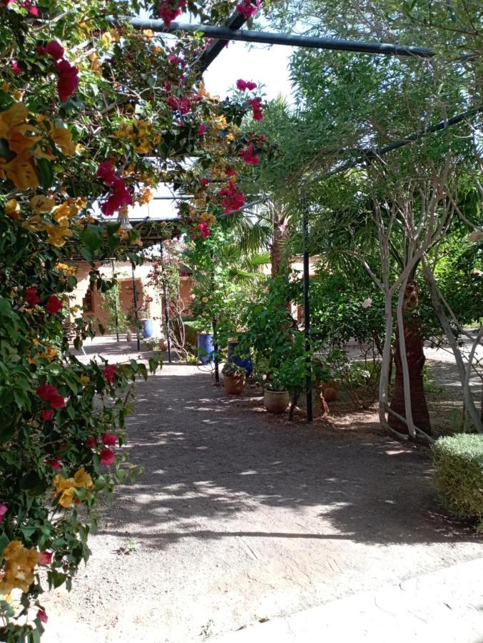 Auberge Bassou Nkob Екстериор снимка