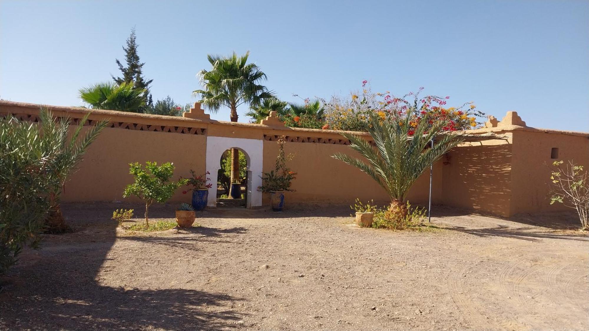 Auberge Bassou Nkob Екстериор снимка
