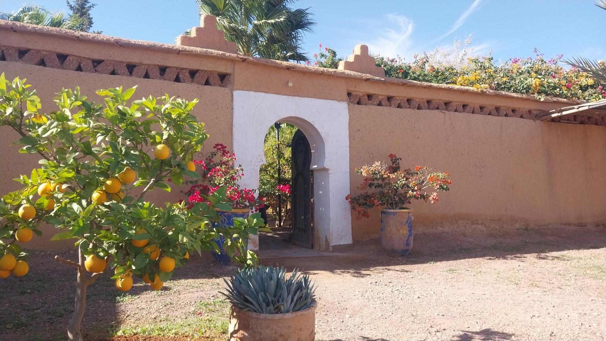 Auberge Bassou Nkob Екстериор снимка