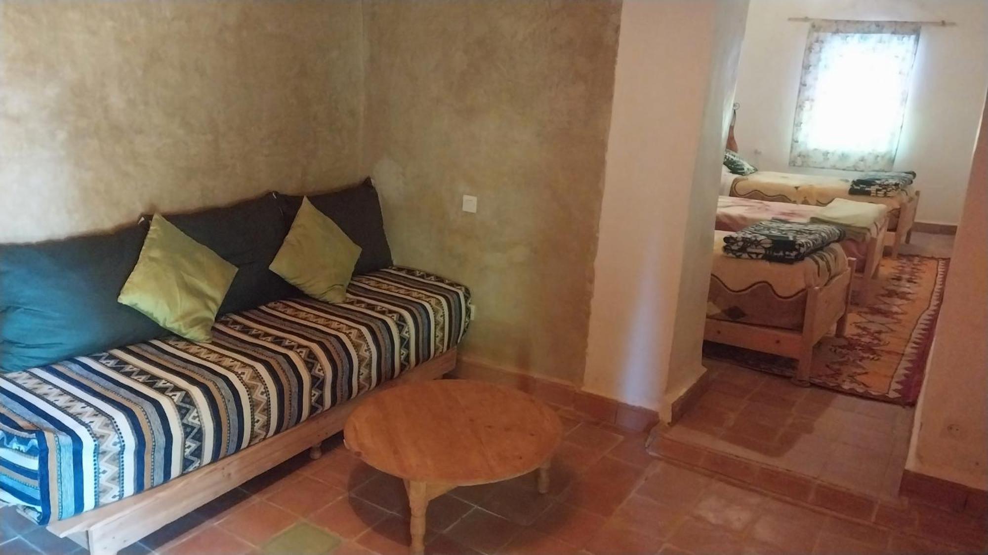 Auberge Bassou Nkob Стая снимка